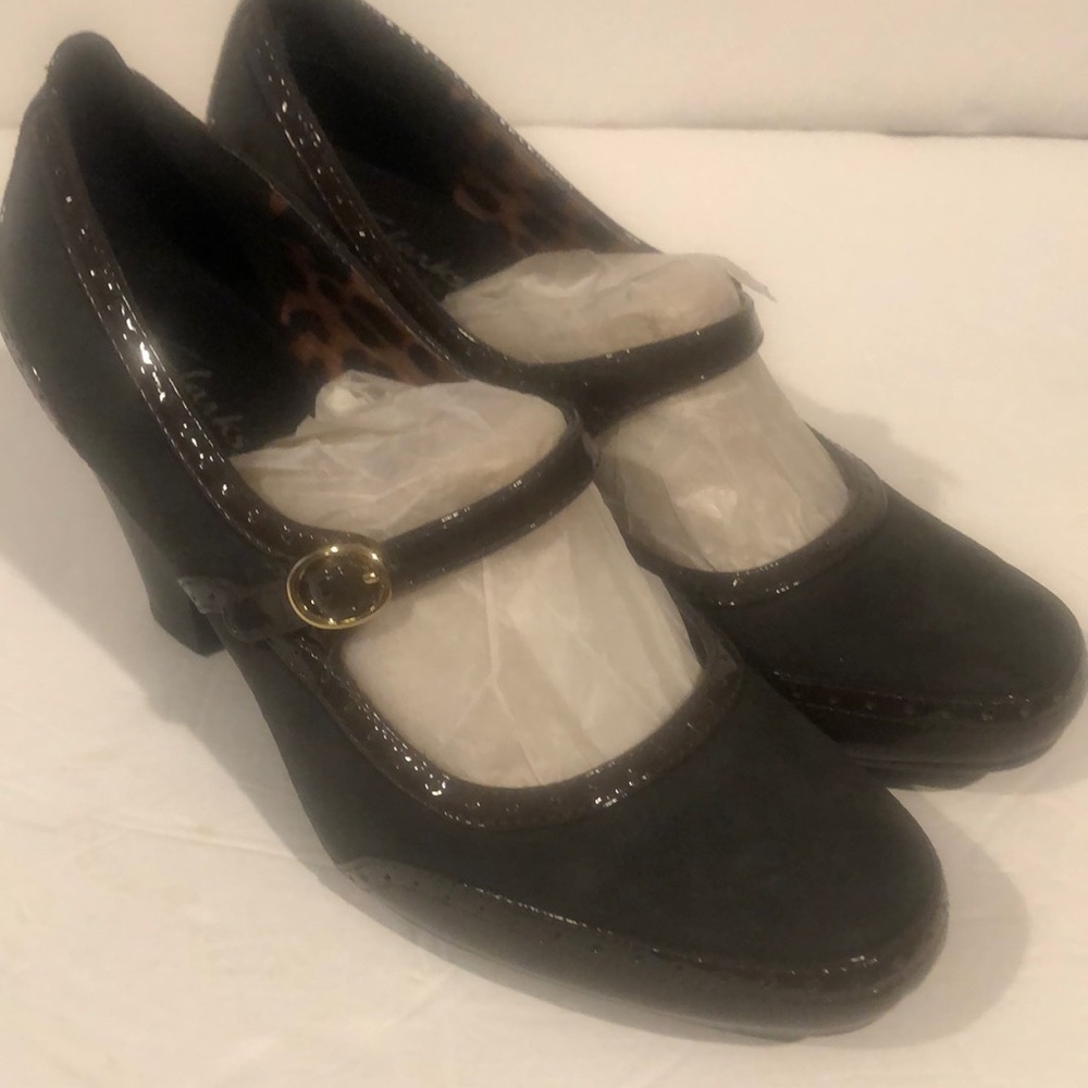 Clarks Women’s Shoes Bendable Gray Suede Mary Jane Heels Pumps Size 8.5 M